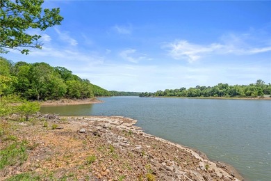 Exceptional private lakefront estate on 300' of accessible - photo 7