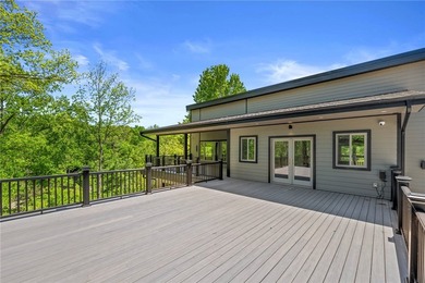 Exceptional private lakefront estate on 300' of accessible - photo 10