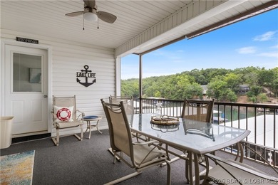 Completely renovated and move-in ready, this beautiful 2 bed, 2 - photo 19