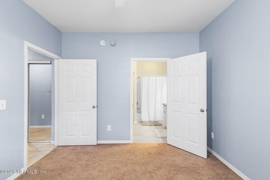 Clean, roomy, smart 1st floor layout, with good natural light - photo 7