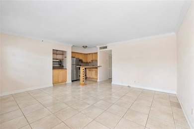 Discover a chic 2-bedroom, 1-bath corner unit condo with - photo 4