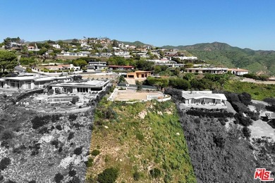 First time on the market in over 50 years. An exceptional view - photo 7