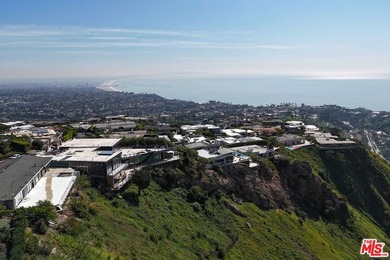 First time on the market in over 50 years. An exceptional view - photo 9