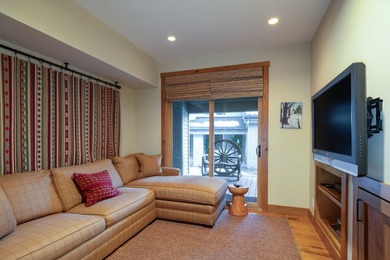 Beautifully remodeled 4BD/4BA Fairway Nine townhome. Renovated - photo 12