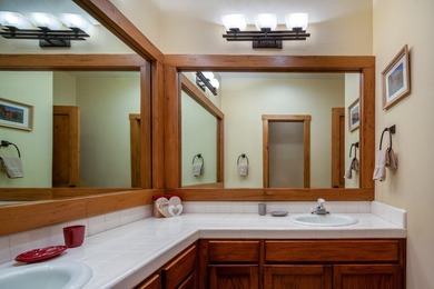 Beautifully remodeled 4BD/4BA Fairway Nine townhome. Renovated - photo 26