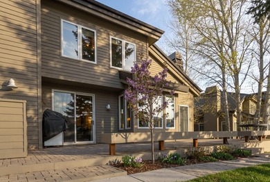 Beautifully remodeled 4BD/4BA Fairway Nine townhome. Renovated - photo 27