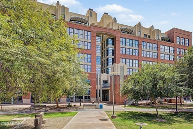 Beautifully renovated 1 bedroom/2 bathroom unit (2 underground - photo 1
