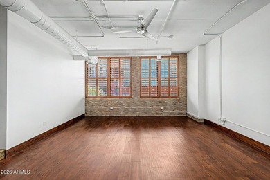 Beautifully renovated 1 bedroom/2 bathroom unit (2 underground - photo 6