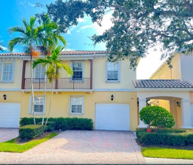 Lake Townhome/Townhouse For Sale in Palm Beach Gardens, Florida
