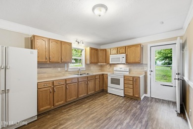 Don't miss this affordable lake-area retreat in the desirable - photo 7