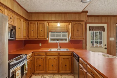 The Ultimate Holly Lake Retreat: Modern Updates & Resort Living - photo 11
