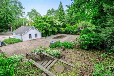 Welcome to 36 Seaview Avenue - a truly magnificent colonial - photo 27