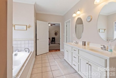 Some houses you have to sell. This one starts selling itself - photo 20