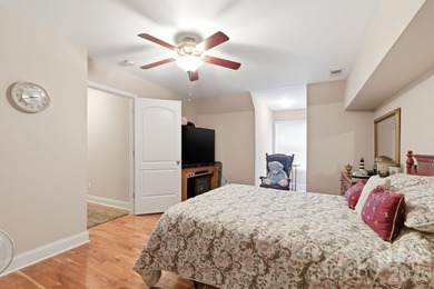 Some houses you have to sell. This one starts selling itself - photo 26