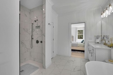 LUXURY, LIFESTYLE, VALUE! Welcome to an extraordinary - photo 33