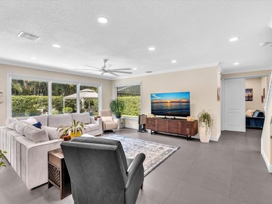 Beautifully updated 5-bedroom, 3-bath, 3-car garage home with - photo 10