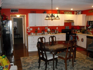 Enjoy resort style living right from your doorstep. This bright - photo 2