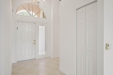 Real little gem in Valencia Isles! Move in condition with - photo 4
