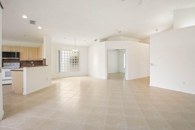 Real little gem in Valencia Isles! Move in condition with - photo 9