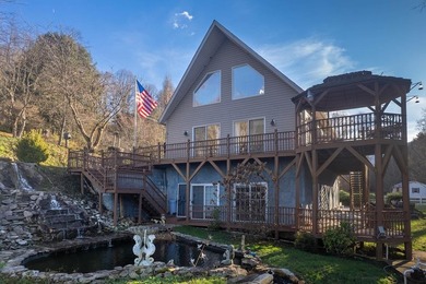 Year round mountain views! Updates are needed. Located on scenic - photo 3