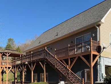 Year round mountain views! Updates are needed. Located on scenic - photo 8