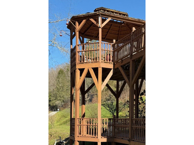 Year round mountain views! Updates are needed. Located on scenic - photo 9