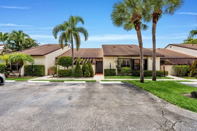 Welcome to this light and bright 2 bedroom, 2 bath townhouse - photo 2