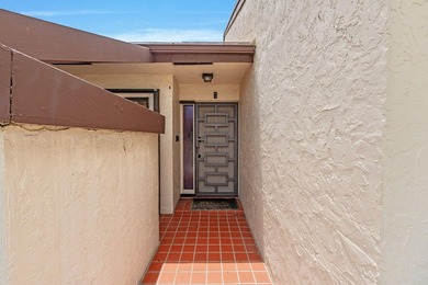 Welcome to this light and bright 2 bedroom, 2 bath townhouse - photo 3