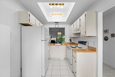 Welcome to this light and bright 2 bedroom, 2 bath townhouse - photo 8