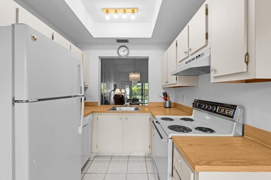 Welcome to this light and bright 2 bedroom, 2 bath townhouse - photo 9