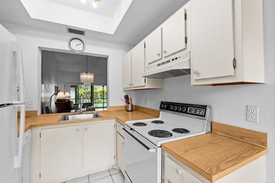 Welcome to this light and bright 2 bedroom, 2 bath townhouse - photo 10