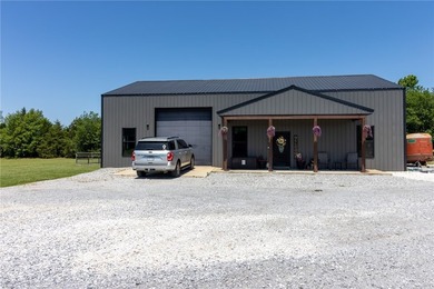 Beautiful 2,800 sq. ft. home plus a 2,400 sq. ft. shop on 6.10 - photo 2