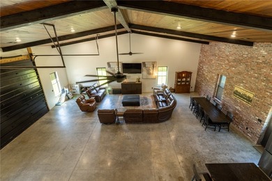 Beautiful 2,800 sq. ft. home plus a 2,400 sq. ft. shop on 6.10 - photo 3