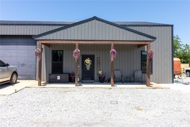 Beautiful 2,800 sq. ft. home plus a 2,400 sq. ft. shop on 6.10 - photo 4