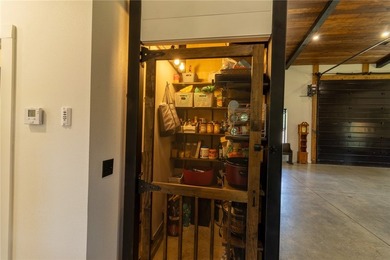 Beautiful 2,800 sq. ft. home plus a 2,400 sq. ft. shop on 6.10 - photo 10
