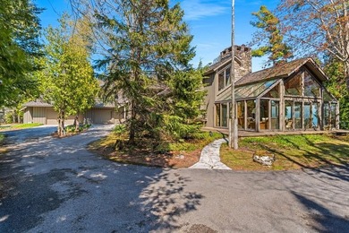 Beyond a private gated entrance lies an extraordinary waterfront - photo 1