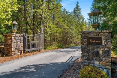 Beyond a private gated entrance lies an extraordinary waterfront - photo 2
