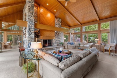 Beyond a private gated entrance lies an extraordinary waterfront - photo 4