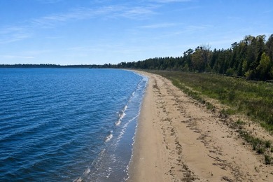 Beyond a private gated entrance lies an extraordinary waterfront - photo 5