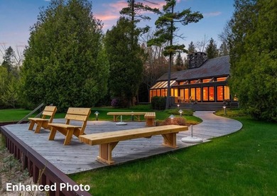 Beyond a private gated entrance lies an extraordinary waterfront - photo 6
