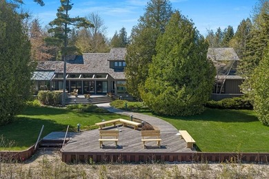 Beyond a private gated entrance lies an extraordinary waterfront - photo 7