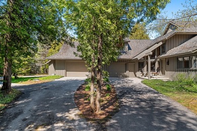 Beyond a private gated entrance lies an extraordinary waterfront - photo 10