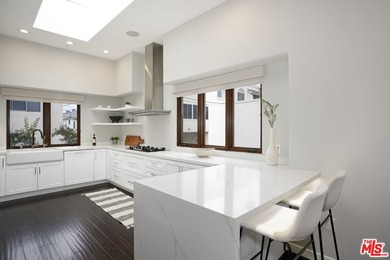 Welcome home to your North Santa Monica retreat, a rare - photo 11
