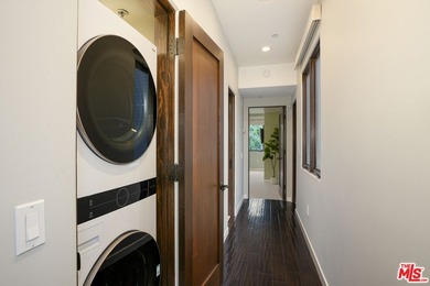 Welcome home to your North Santa Monica retreat, a rare - photo 14
