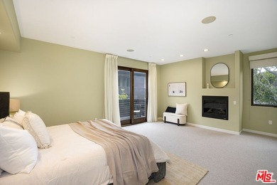 Welcome home to your North Santa Monica retreat, a rare - photo 15