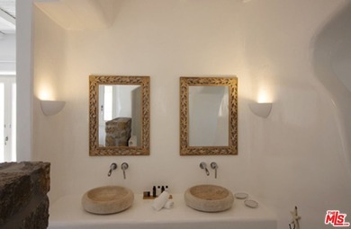 In the eastern part of Mykonos island, above the beach of Lia - photo 18