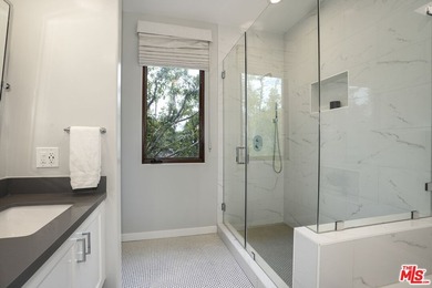 Welcome home to your North Santa Monica retreat, a rare - photo 21