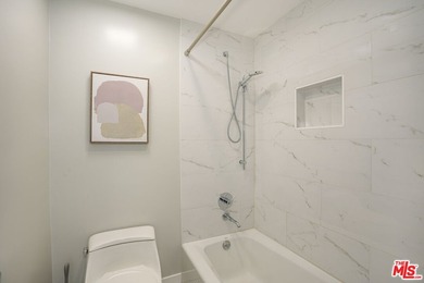 Welcome home to your North Santa Monica retreat, a rare - photo 26