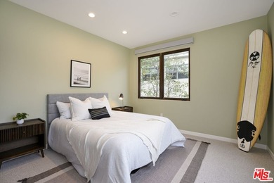Welcome home to your North Santa Monica retreat, a rare - photo 27