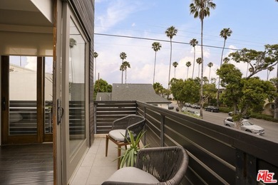 Welcome home to your North Santa Monica retreat, a rare - photo 32